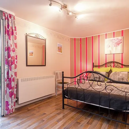 Дом отдыха Spacious In Thirimont Near Forest *
