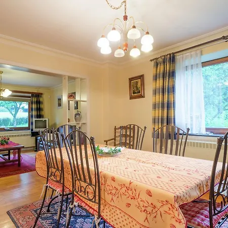 Holiday home Spacious In Thirimont Near Forest